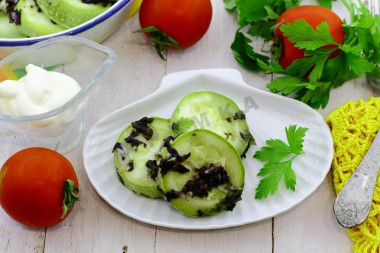 Steamed zucchini in a slow cooker is fast and delicious