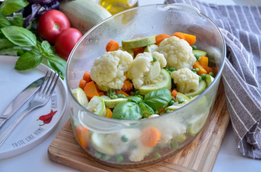 Steamed vegetables in a steamer