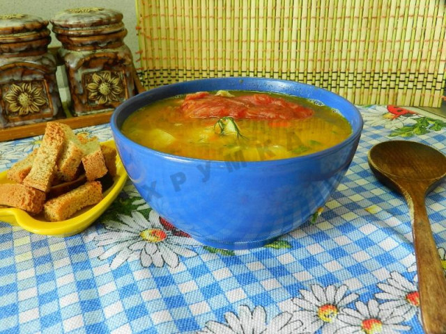 Pea soup with smoked ribs in a slow cooker