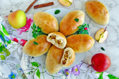 Fluffy yeast pies with milk