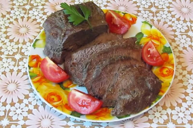 Steamed meat in a slow cooker