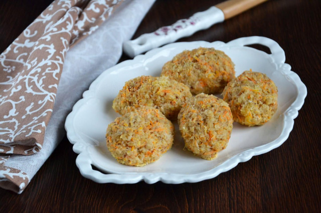 Steamed fish cutlets in a slow cooker