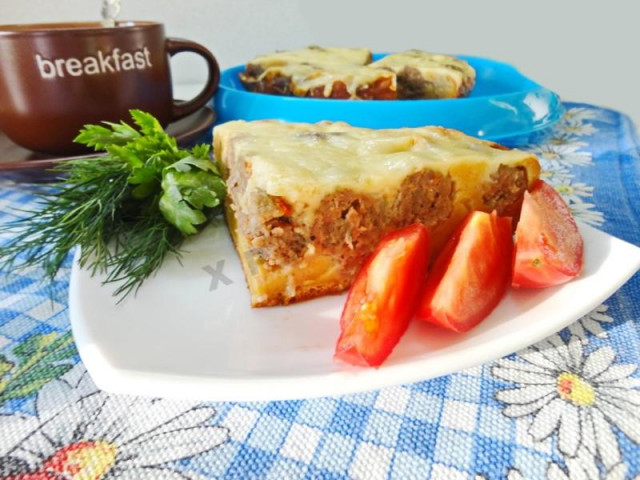 Minced meat pie in a slow cooker