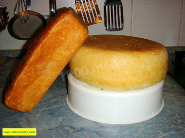 White bread in a slow cooker and oven