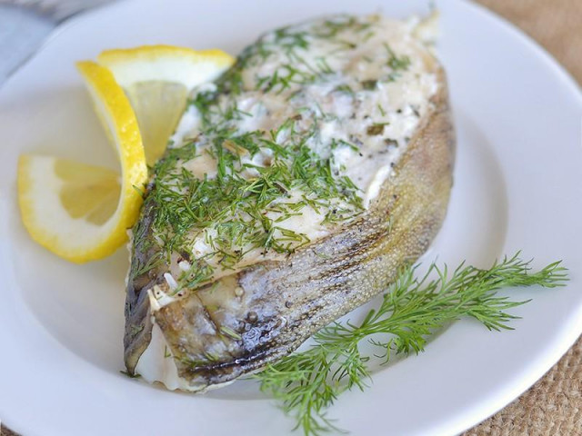 Catfish in a steamed slow cooker