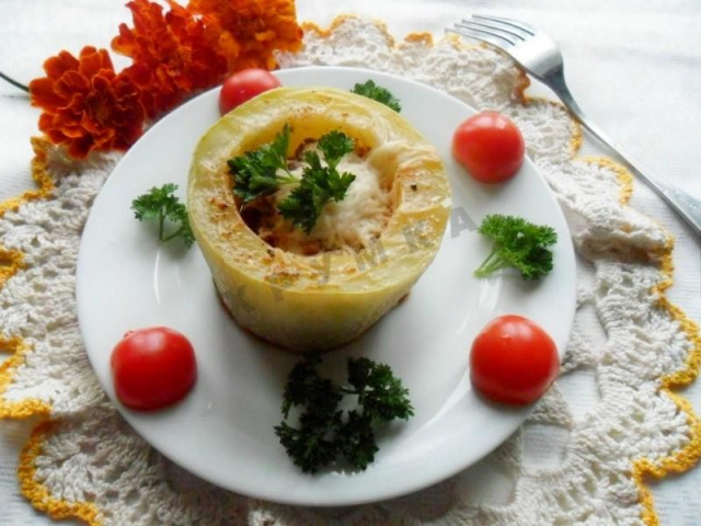 Zucchini stuffed with meat in a slow cooker