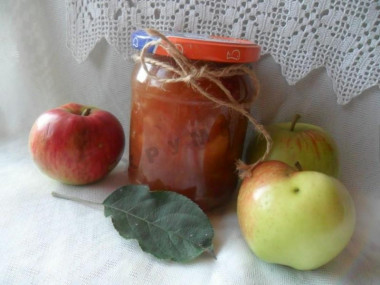 Apple jam from apples in a slow cooker