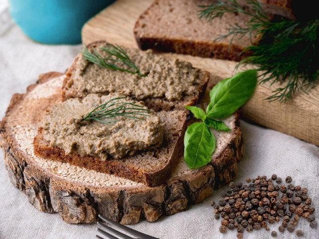 Beef liver pate in a slow cooker