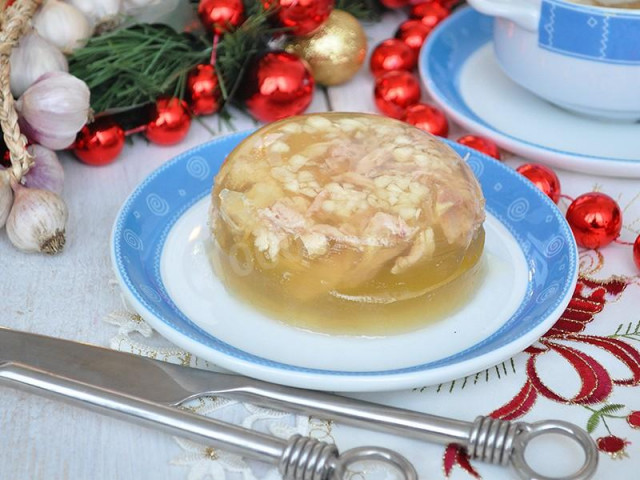 Chicken leg jelly in a slow cooker with gelatin