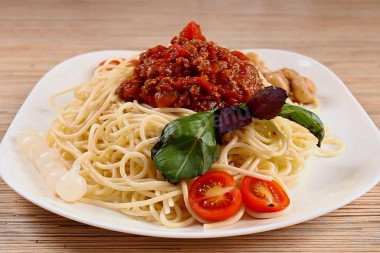 Pasta bolognese in a slow cooker