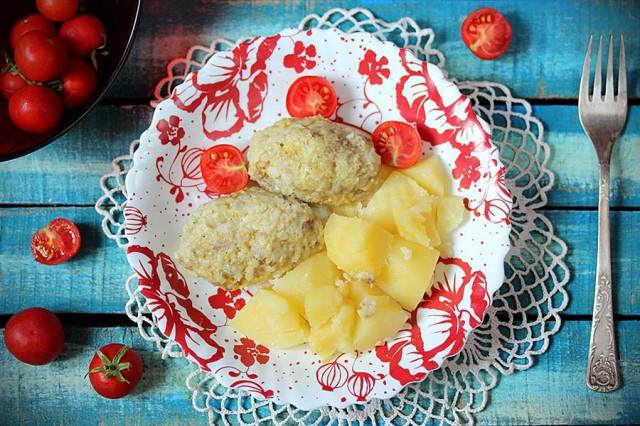 Minced meat meatballs in a slow cooker