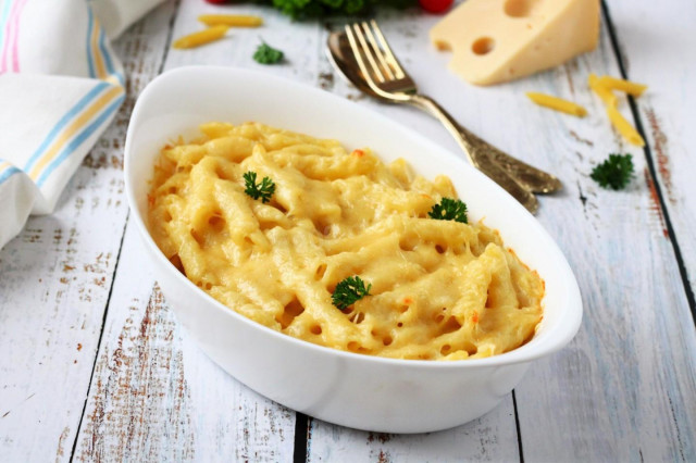 Macaroni and cheese in American style