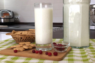 Homemade kefir in a slow cooker