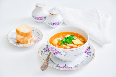 Bean soup with chicken