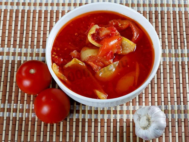 Bell pepper with tomatoes in a slow cooker