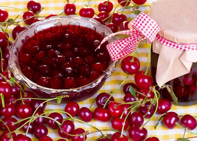 Cherry jam in a slow cooker