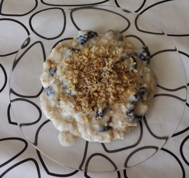 Oatmeal porridge in a slow cooker