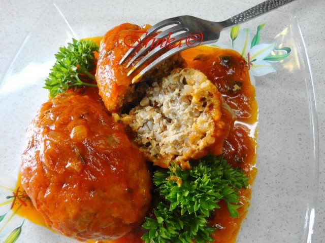 Buckwheat in tomato sauce in a slow cooker