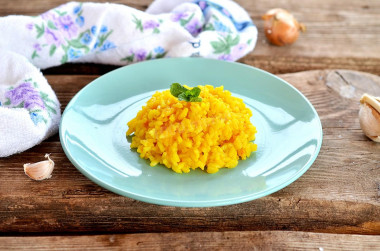 Turmeric rice to garnish