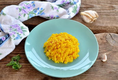 Turmeric rice to garnish