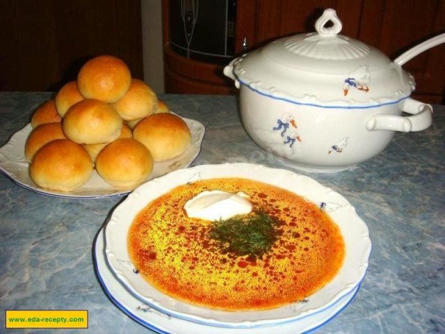 Borscht with pork and bell pepper in a slow cooker