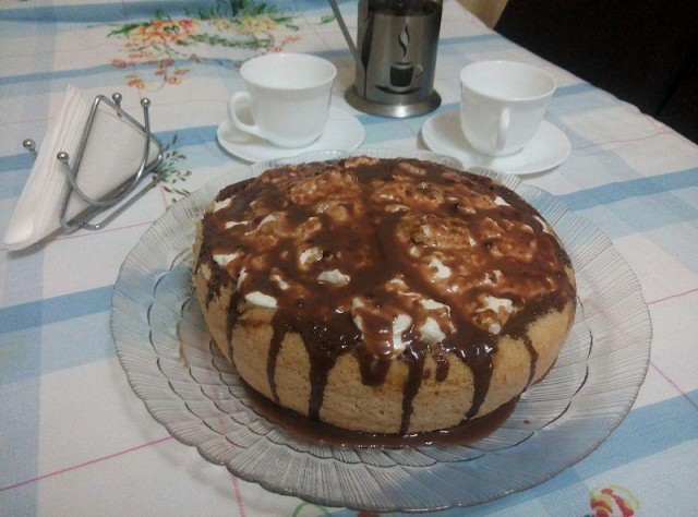 Sponge cake with banana filling