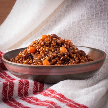 Wheat cutlets with raisins