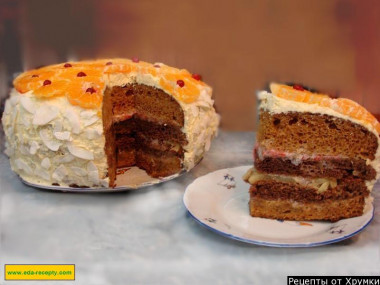 Sponge cake with condensed milk boiled in a slow cooker