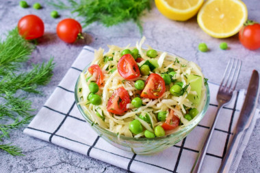 Cabbage salad with green peas