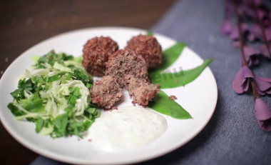 Steamed red rice hedgehogs with zajiki sauce