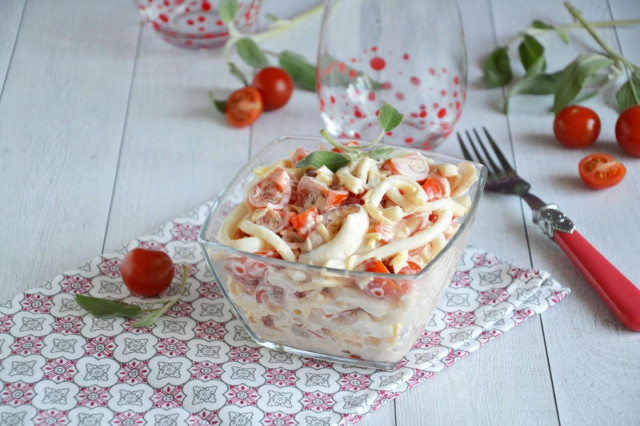 Red Sea salad with tomatoes and squid