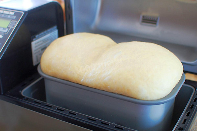 Yeast dough for pies in the bread maker