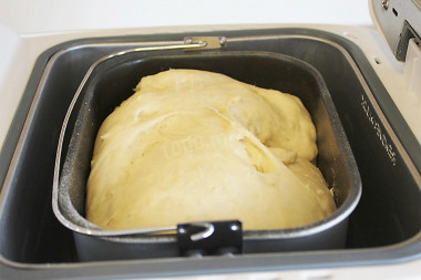 Yeast dough for pies in the bread maker