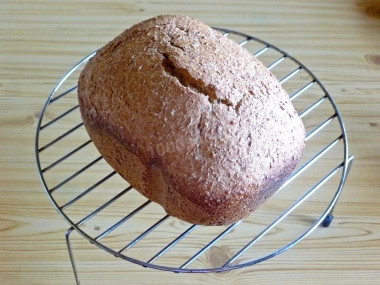 Bread with bran in a bread maker