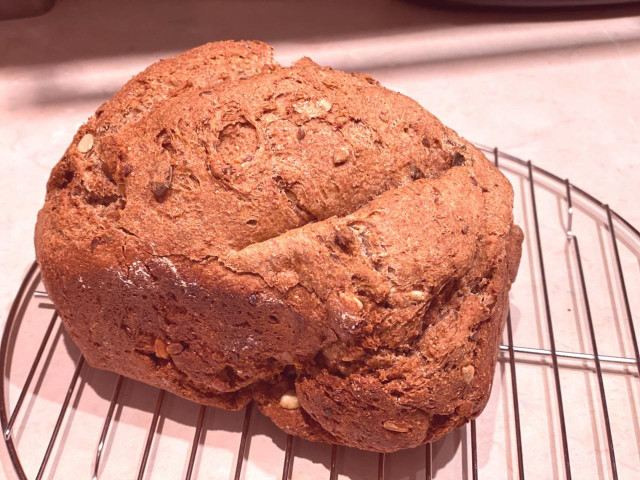 Yeast-free bread with seeds on kefir in a bread maker