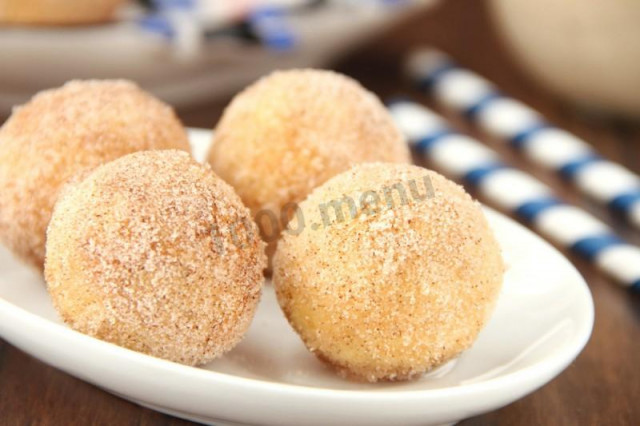 Deep-fried cottage cheese donuts