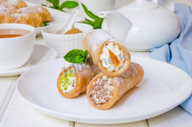 Sicilian cannoli tubes