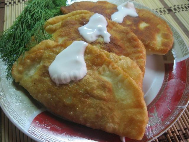 Chebureks with chicken and herbs