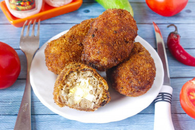 Minced pork cutlets with chopped egg inside