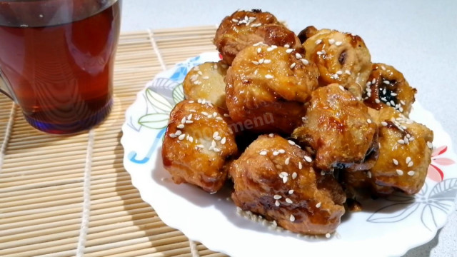 Chinese dessert - bananas in caramel with sesame seeds