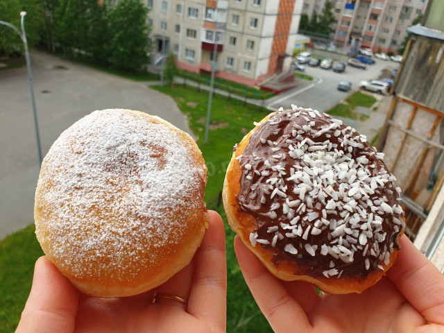 Berliners with boiled condensed milk chocolate coconut chips