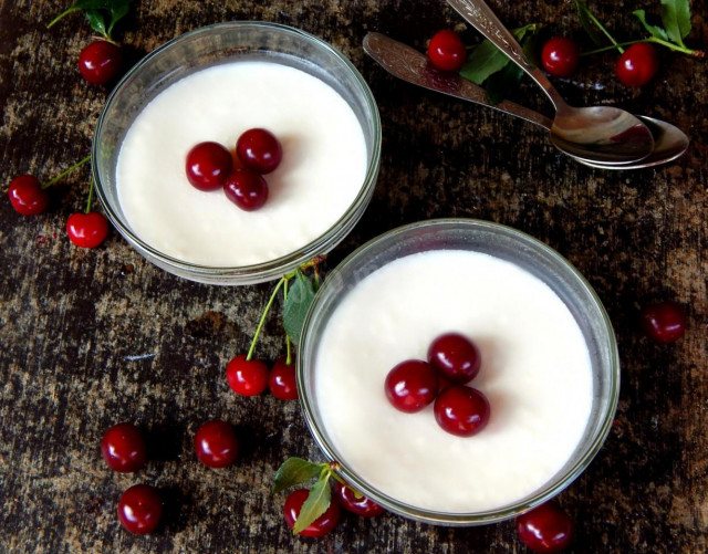 Homemade milk jelly with gelatin