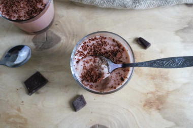 Ryazhenka and gelatin souffle with cocoa