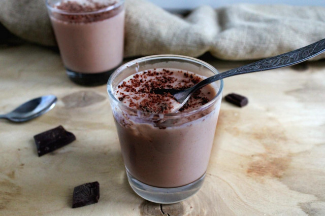 Ryazhenka and gelatin souffle with cocoa