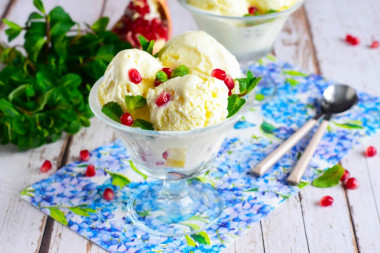 Homemade ice cream without eggs