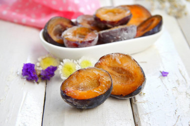 How to freeze a plum for winter