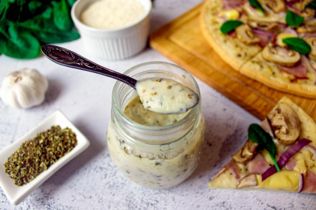 White pizza sauce