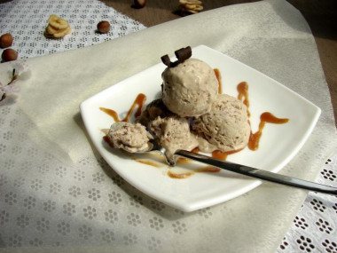 Banana ice cream with chocolate-nut crumbs