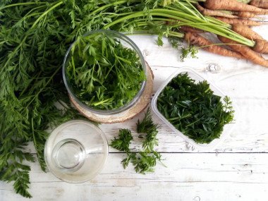 Carrot tops for winter