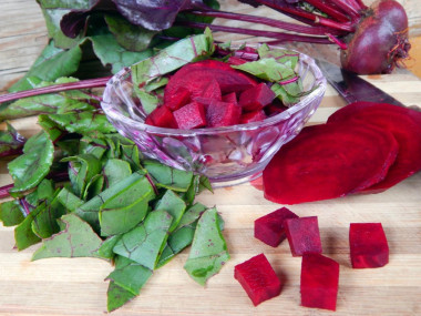 How to freeze raw beets and beetroot winter tops